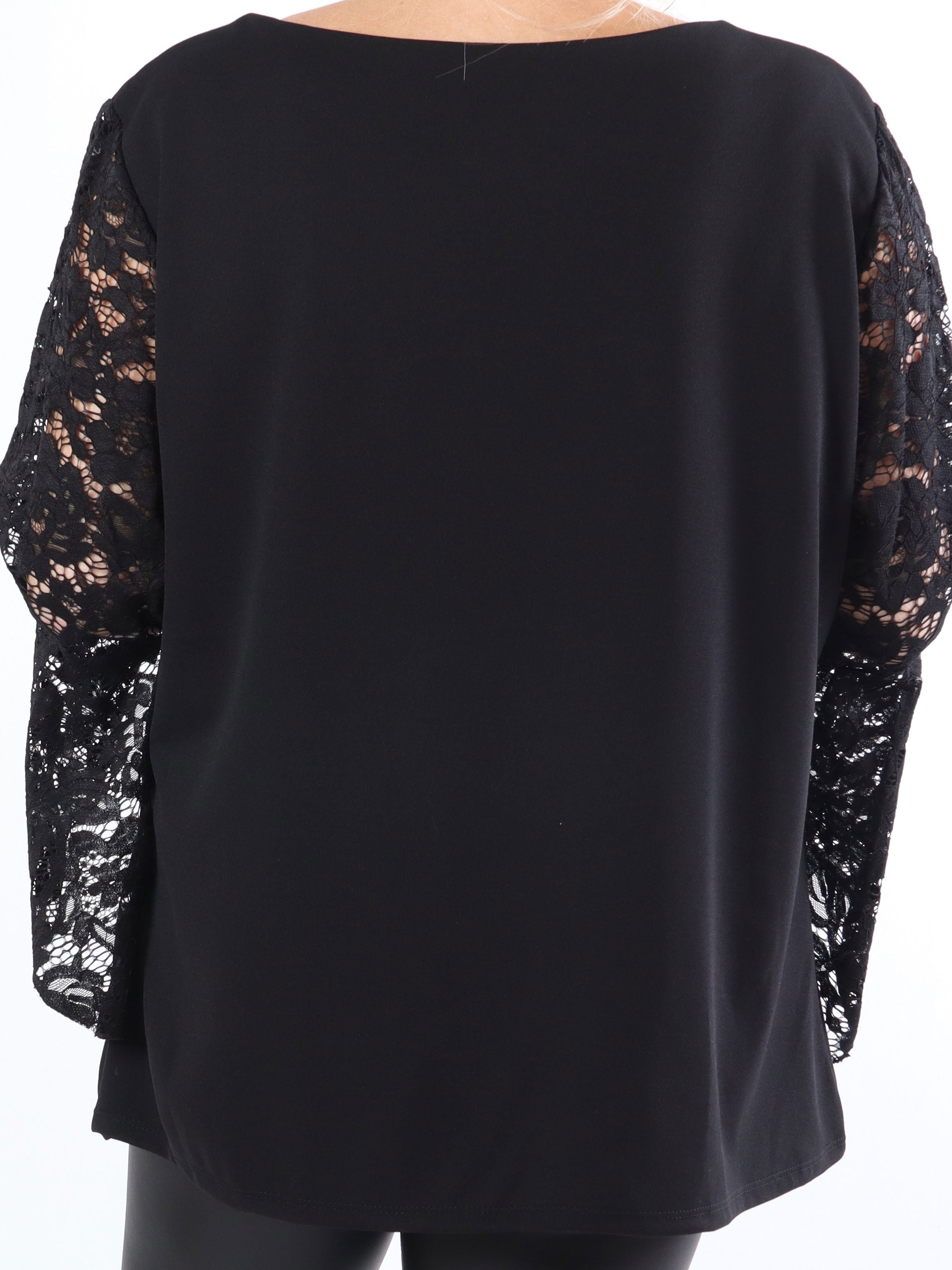 Nesia - Sød plus size bluse med fine blondeærmer